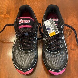 Winter running shoes with studs, espadrilles de course avec crampons de metal